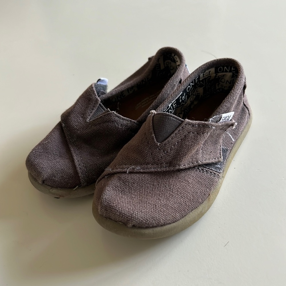Toddler Toms; size 8